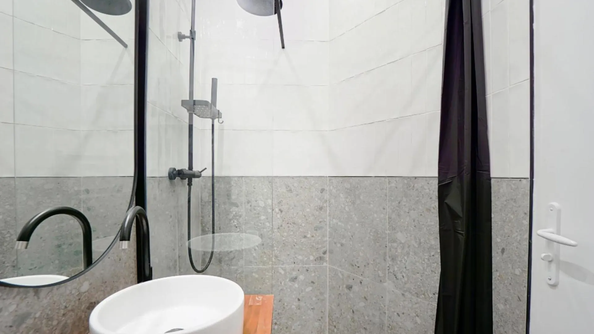 Comfortable And Ideally Located In Paris 15 Apartment